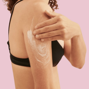 keratosis pilaris behandeling, maas huidtherapie zoetermeer, la roche posay, peeling, billen, benen, armen, ruwe bultjes achterkant armen, ruwe bultjes achterkant benen, strawberry skin