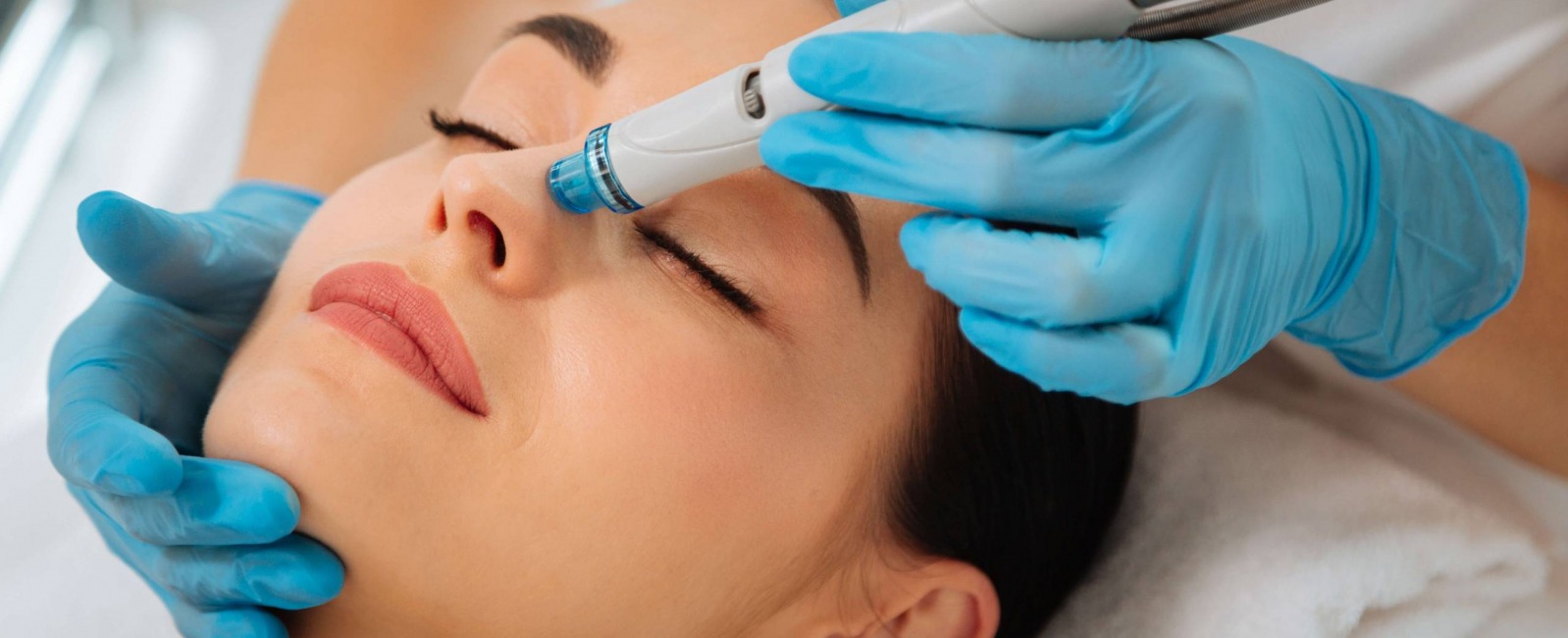hydrafacial zoetermeer, hydrafacial behandeling, hydrafacial prijs, hydrafacial werking, hydradermabrasie, hydra behandeling, hydro behandeling, hydra dieptereiniging, dieptereiniging behandeling, dieptereiniging gezicht, hydrafacial vergoeding, hydrafacial maas huidtherapie, glass skin behandeling