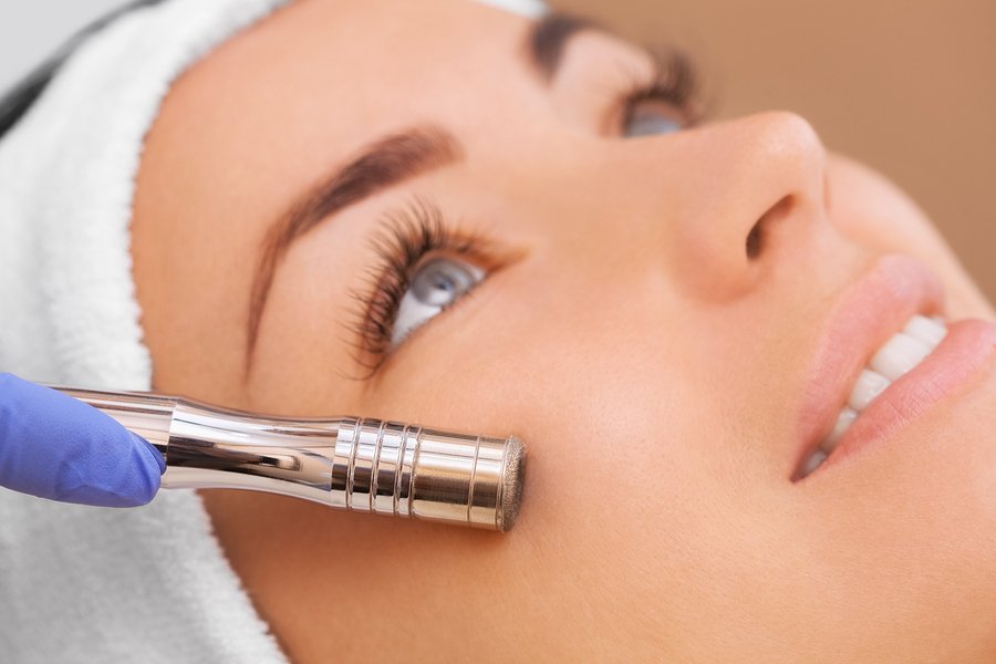 microdermabrasie zoetermeer, microdermabrasie behandeling, dieptereiniging huid, huid schoonmaken,